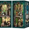 Cutefun DIY Book Nook - Kit per casa delle bambole in miniatura 3D, in legno, per libreria, con inserto per libreria, modello di costruzione, kit regalo creativo con luce (Darkness Common Room)