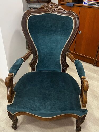 Coppia di poltrone stile Luigi Filippo in legno e velluto blu petrolio