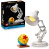 LEGO Ideas | Disney Pixar Luxo Jr. - Idea Regalo Festa del Papà - Set con Lampada da Costruire per Adulti - Gadget Cinematografico con Riferimenti ai Film - Decorazione per Casa da Collezione - 21357