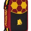 Seven Astuccio Scuola 3 Zip Roma, Rosso, Triplo Scomparto, 45 pezzi, Set cancelleria incluso, Accessori Zaino, Scuola elementare, Bambini e ragazzi, Calcio, Prodotto ufficiale